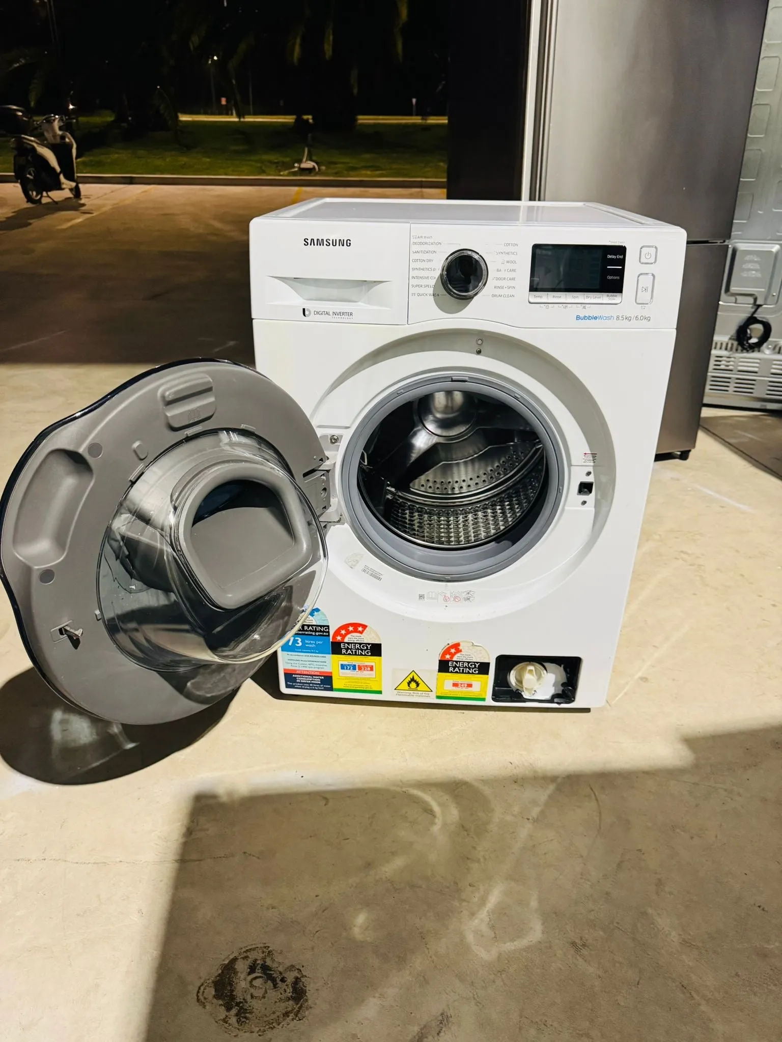 **Samsung 8.5 kgs washing machine and 6 kgs dryer combo**