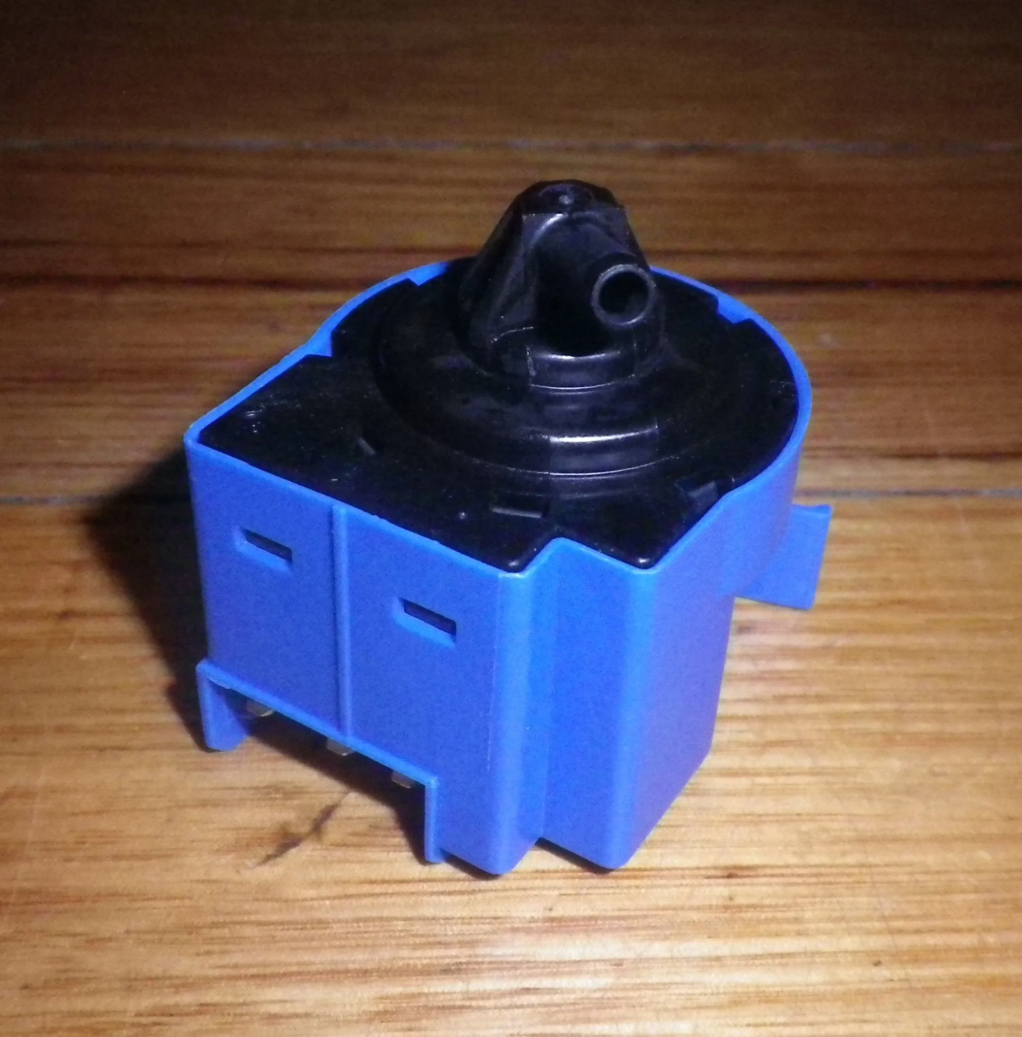 Samsung Front Loader Washer Pressure Switch - Part # DC96-01703G