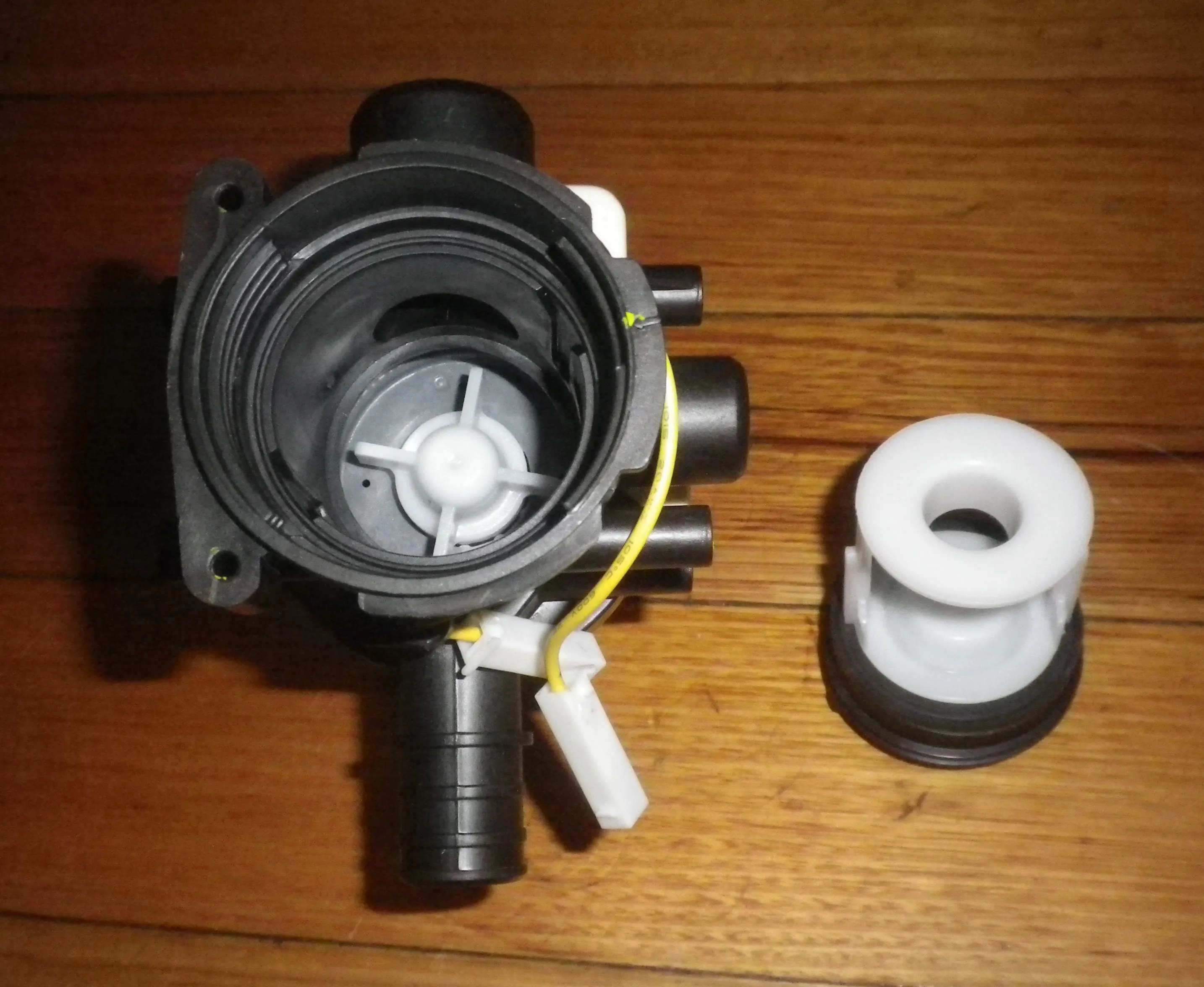 Samsung Top Loader Complete Pump with Housing - Part # DC96-01550C