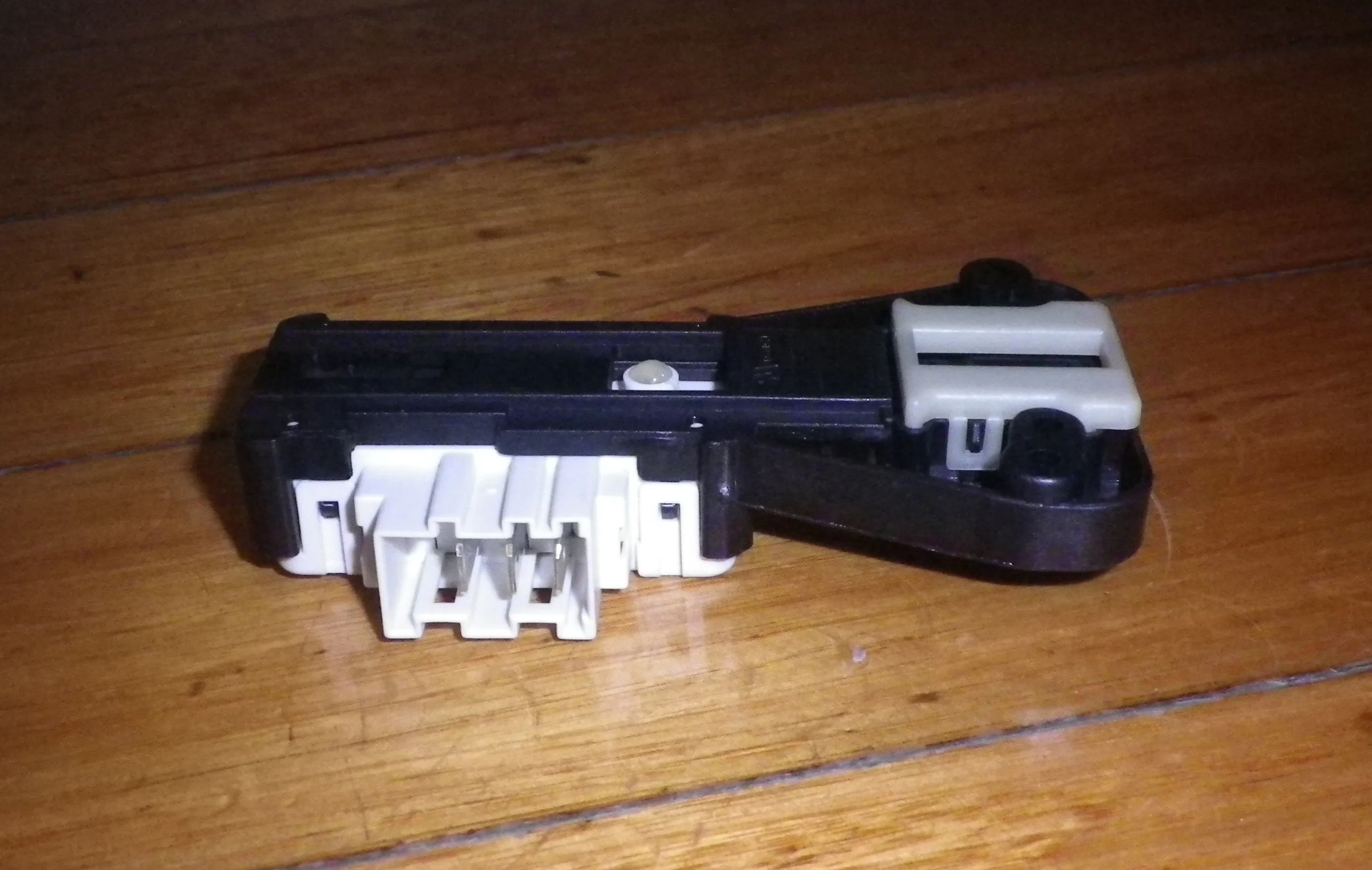 Samsung WF8802RSW Front Loader Door Interlock Switch- Part # DC64-01538A