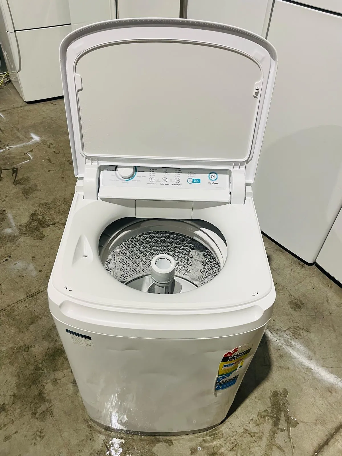 **SIMPSON 6 KGS TOP LOADER WASHING MACHINE**