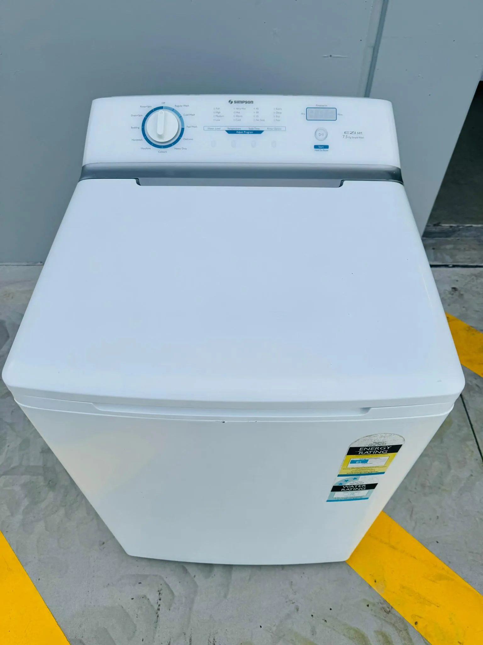 **SIMPSON 7.5 KGS TOP LOADER WASHING MACHINE**