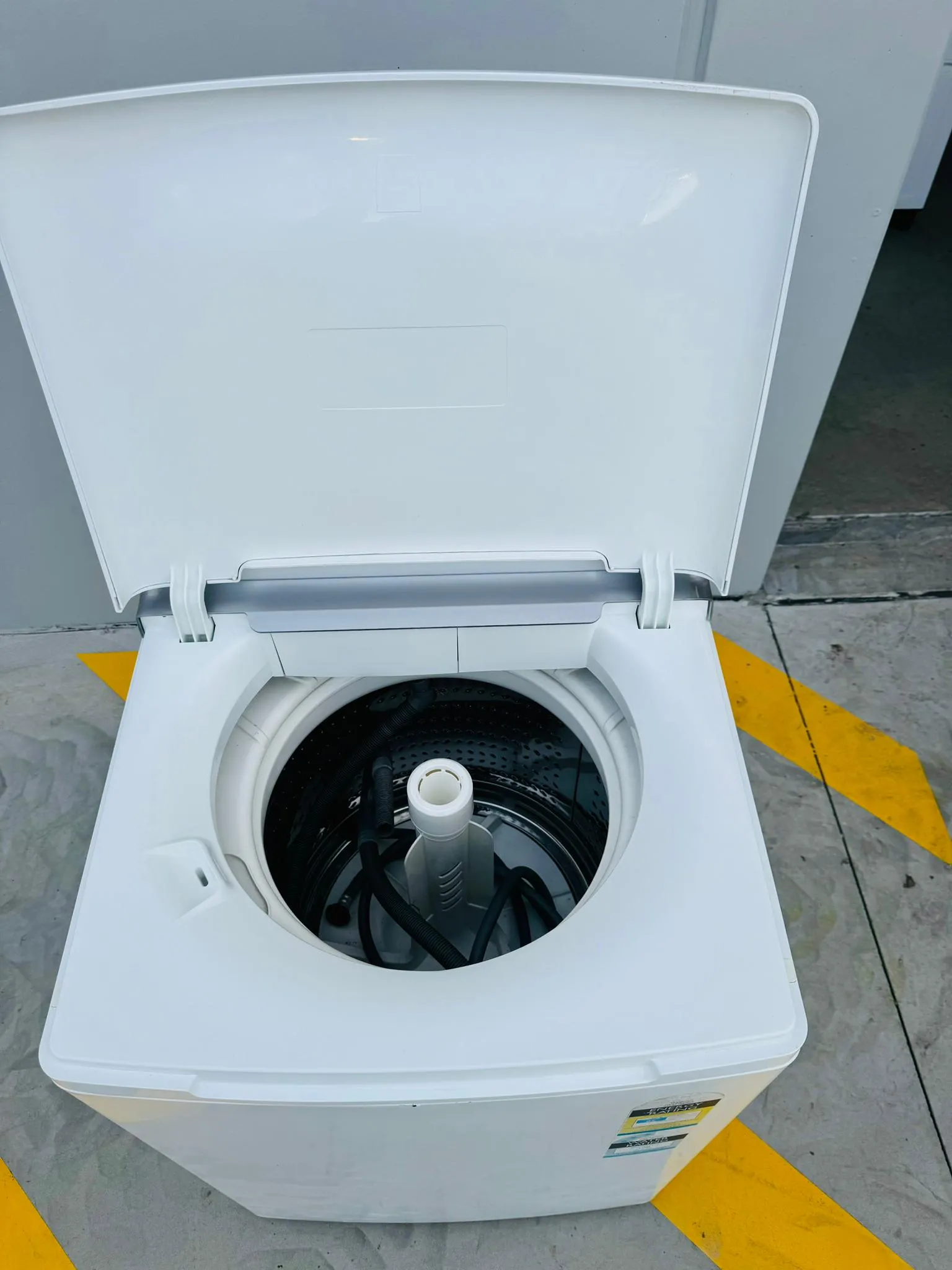 **SIMPSON 7.5 KGS TOP LOADER WASHING MACHINE**