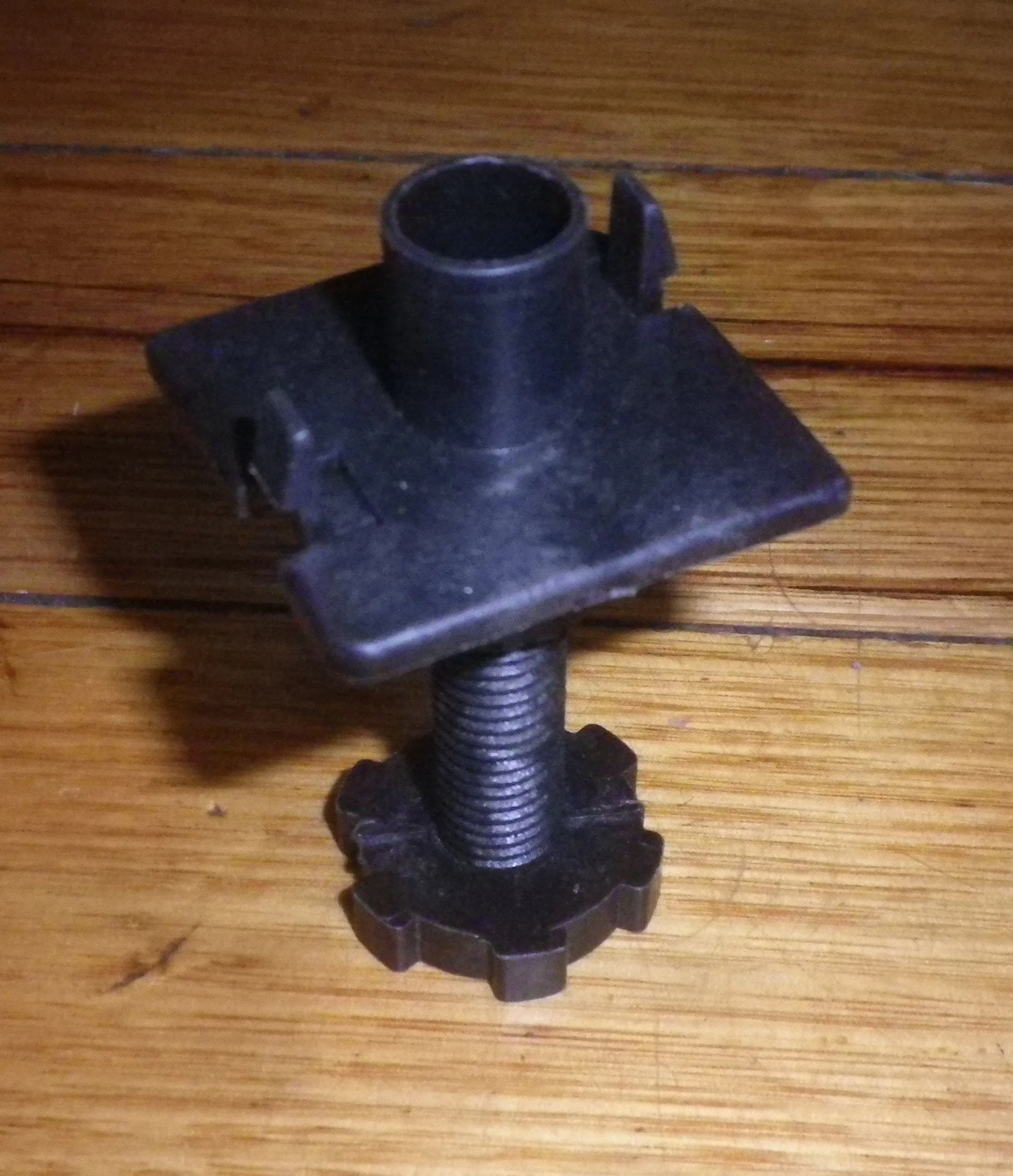 Simpson Genesis, Delta Plastic Leg & Bracket - Part # 0031250003
