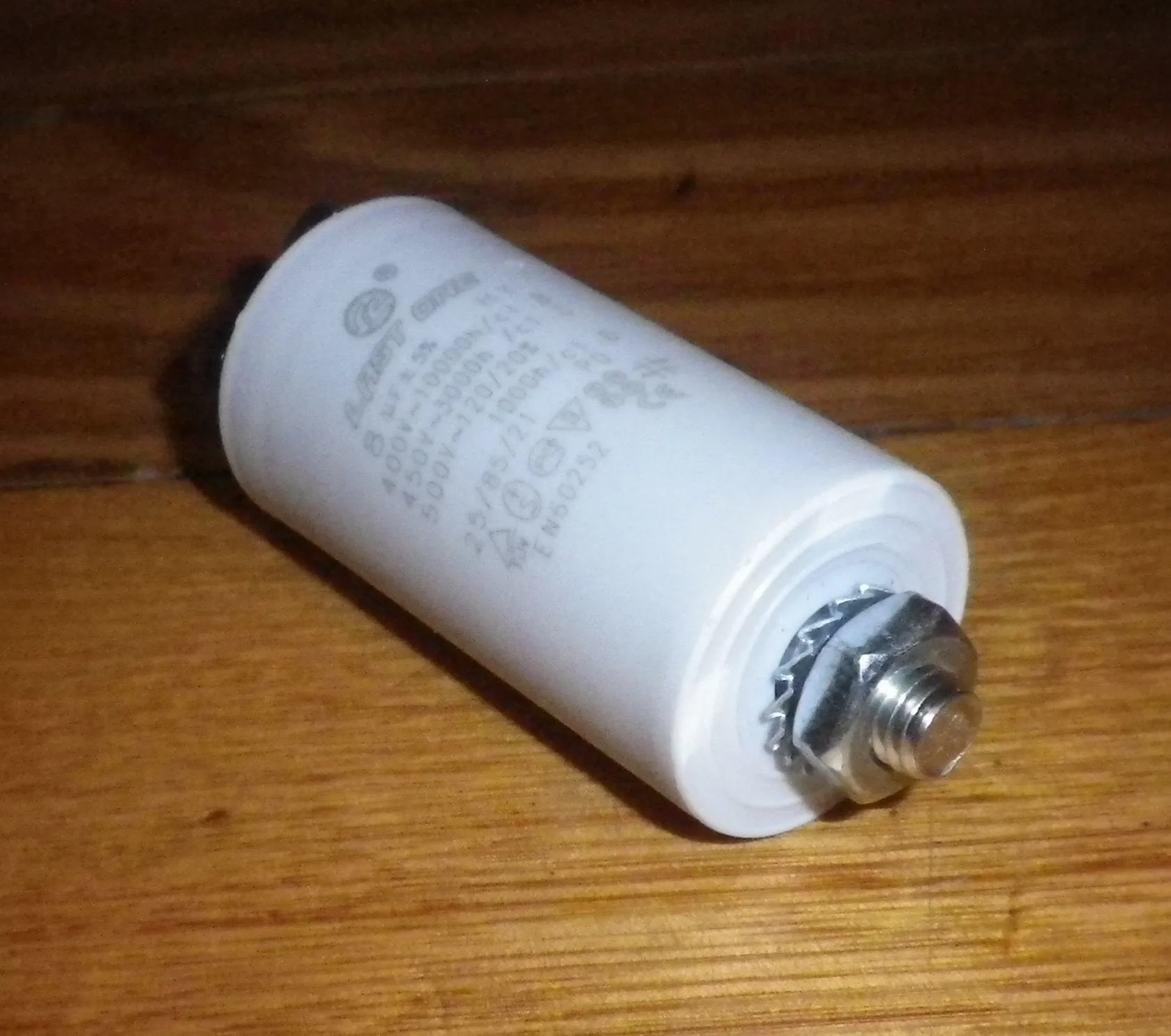 Small 8uF 450Volt Motor Start Capacitor with Bolt - CAP008WS