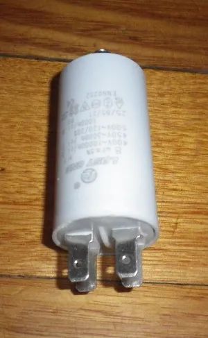 Small 8uF 450Volt Motor Start Capacitor with Bolt - CAP008WS