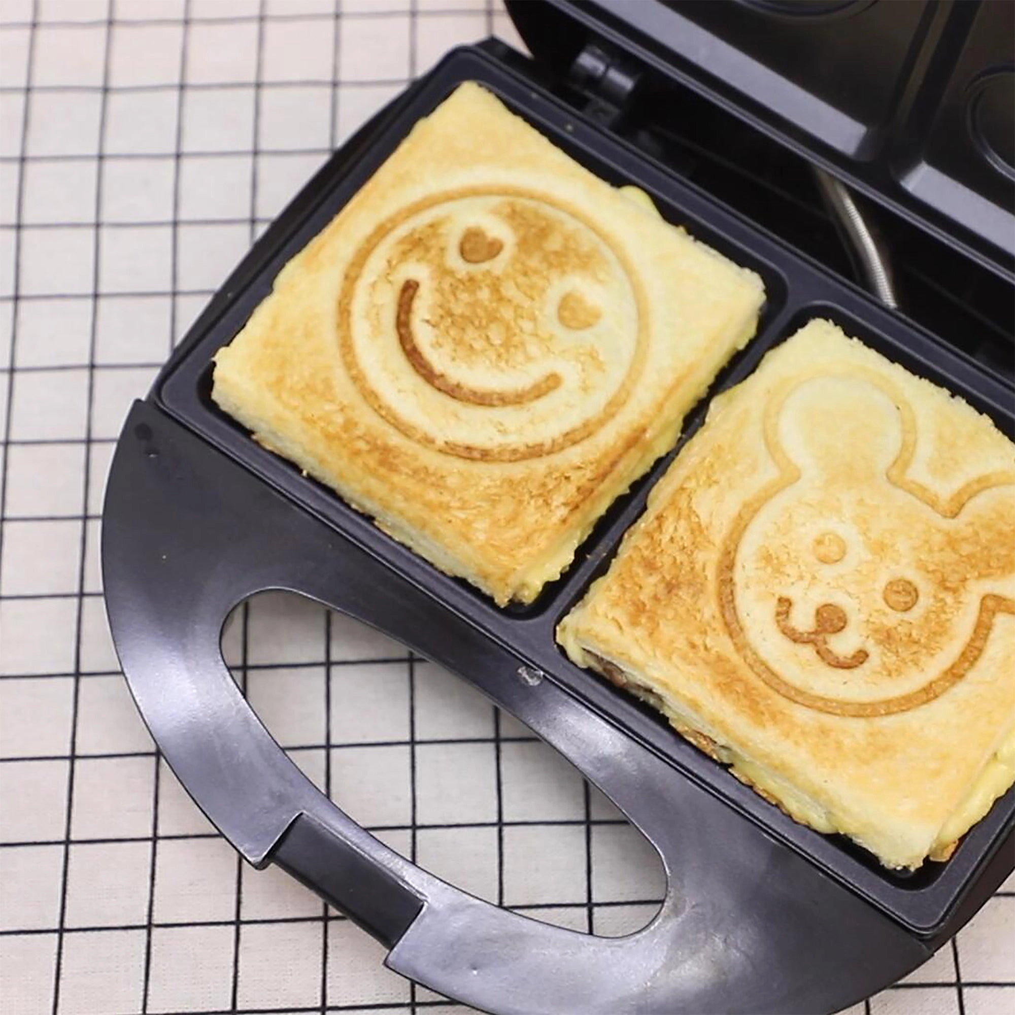 Sonifer Sandwich Maker | Teflon non-stick Coating | Two pilot Indicators lights | 750W