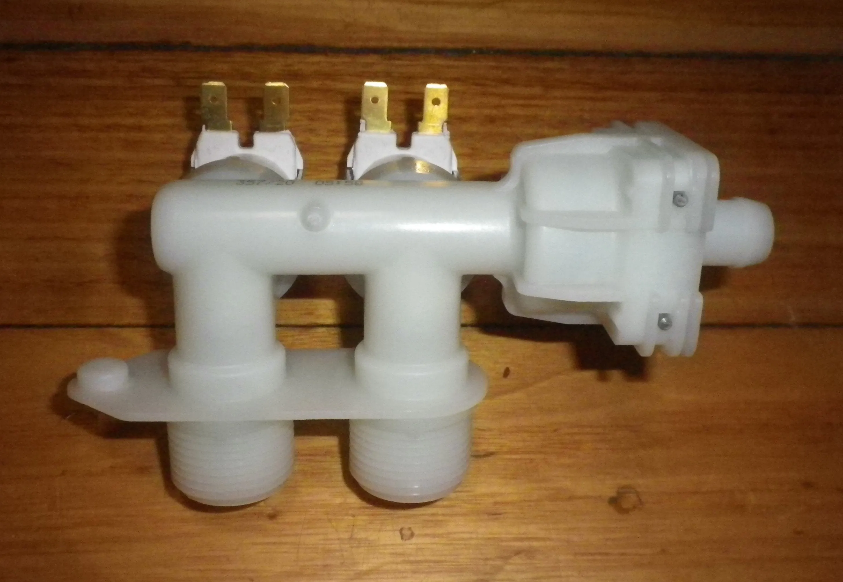 Speed Queen Commercial Washing Machine Dual Inlet Valve with 14mm Outlet - Part # 203928