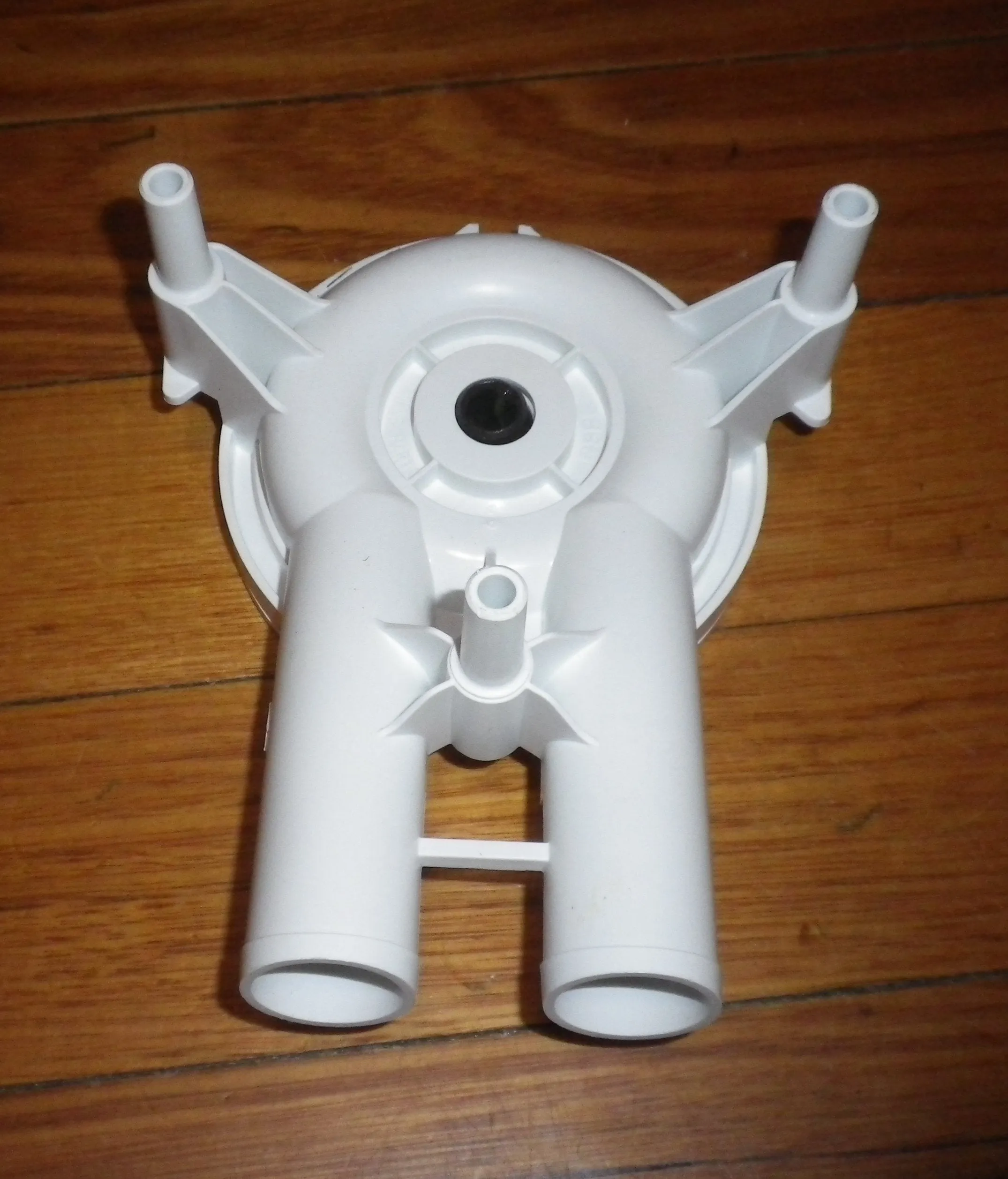 Speed Queen LWS42NW Genuine Plastic Mechanical Drain Pump - Part # 1030252