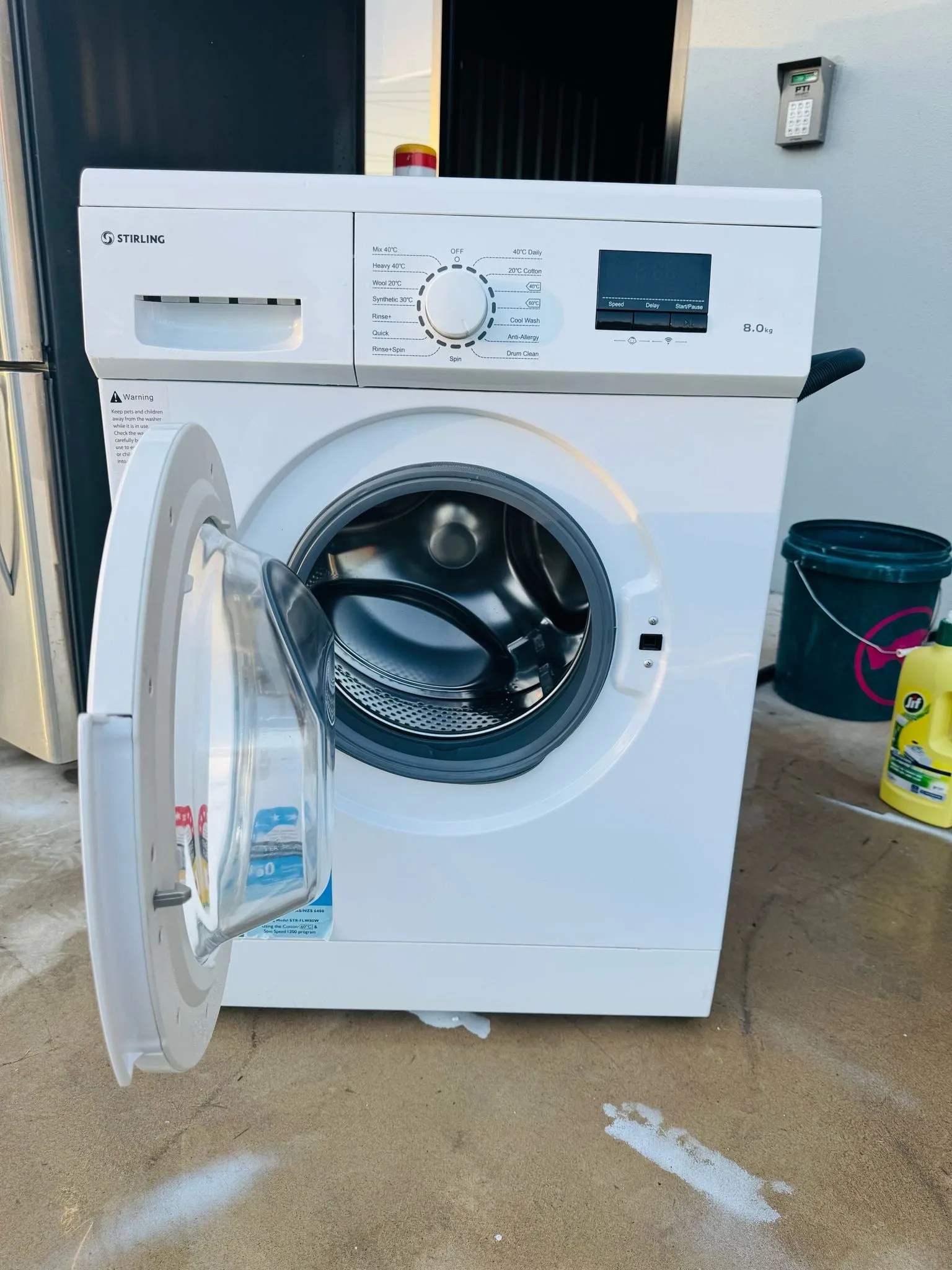 **STIRLING 8 KGS FRONT LOADER WASHING MACHINE**