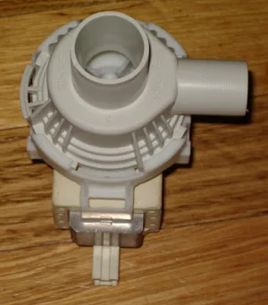Universal Hanning Magnetic Pump Motor with Plug - Part # SP083A