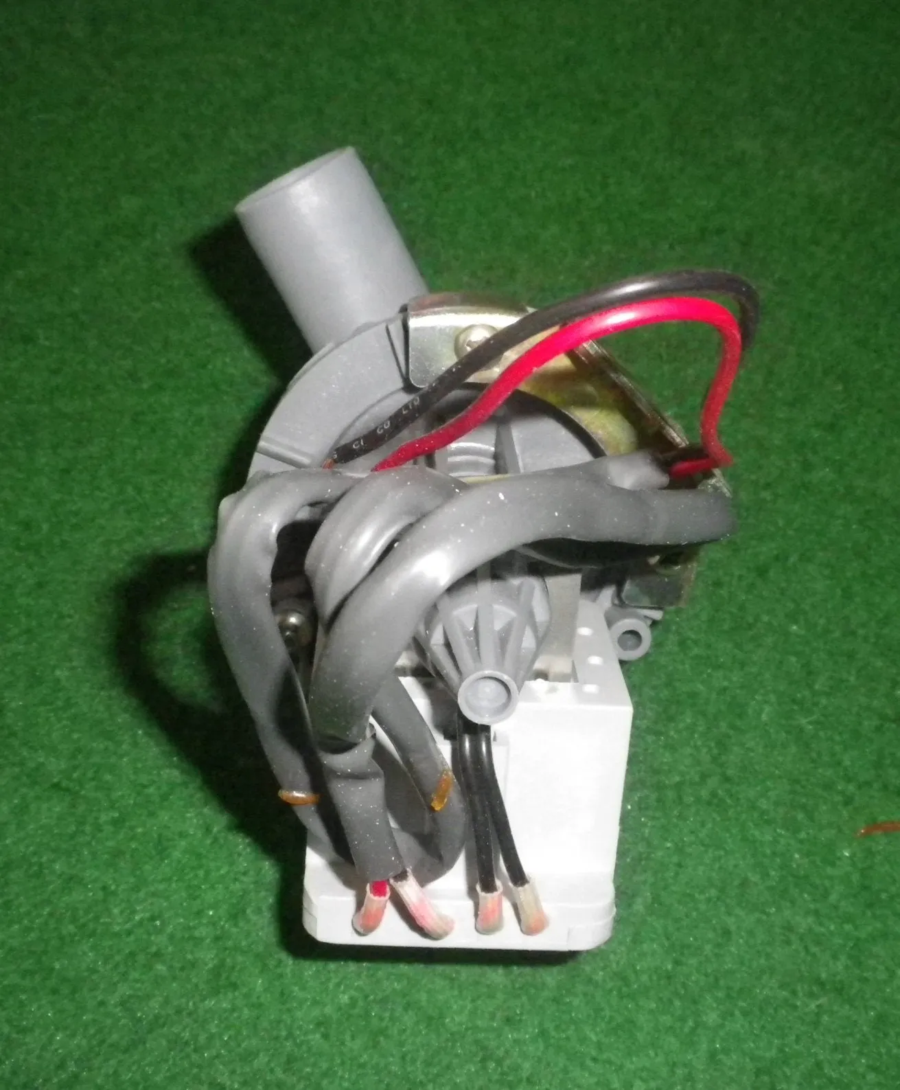 Universal Hoover, Simpson Magnetic Pump Motor with Flyleads - Part No. 1111011