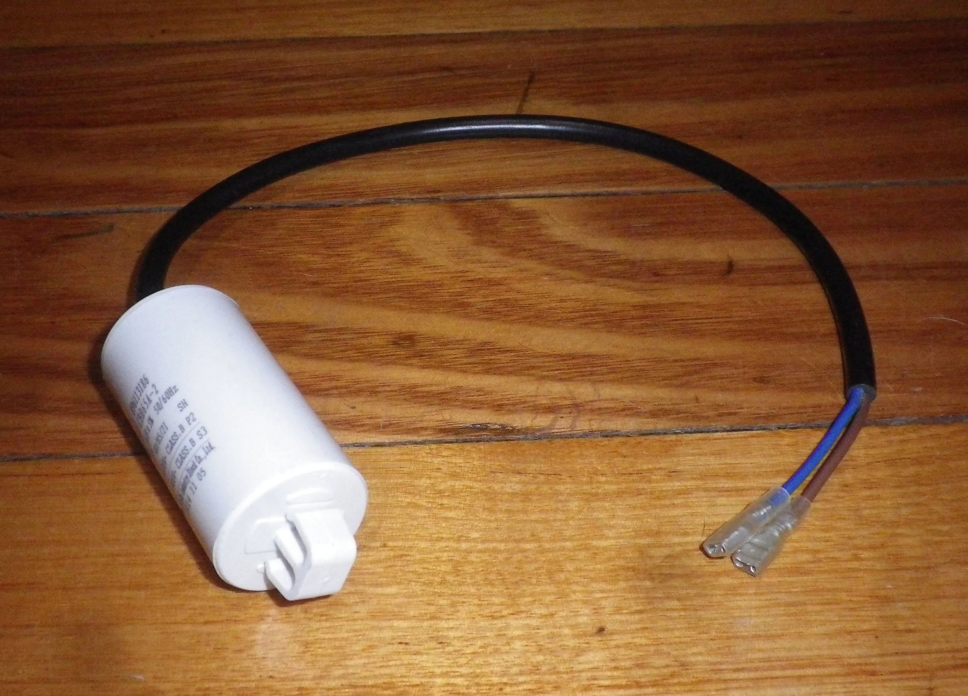 Westinghouse 4uF 400Volt Motor Run Capacitor w Wires & Clip - Part # 811945602