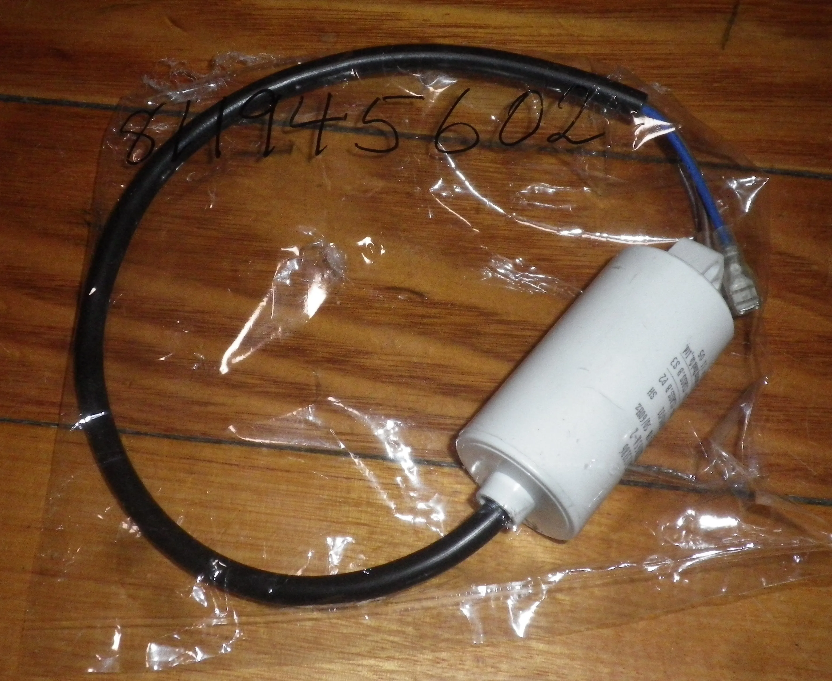 Westinghouse 4uF 400Volt Motor Run Capacitor w Wires & Clip - Part # 811945602