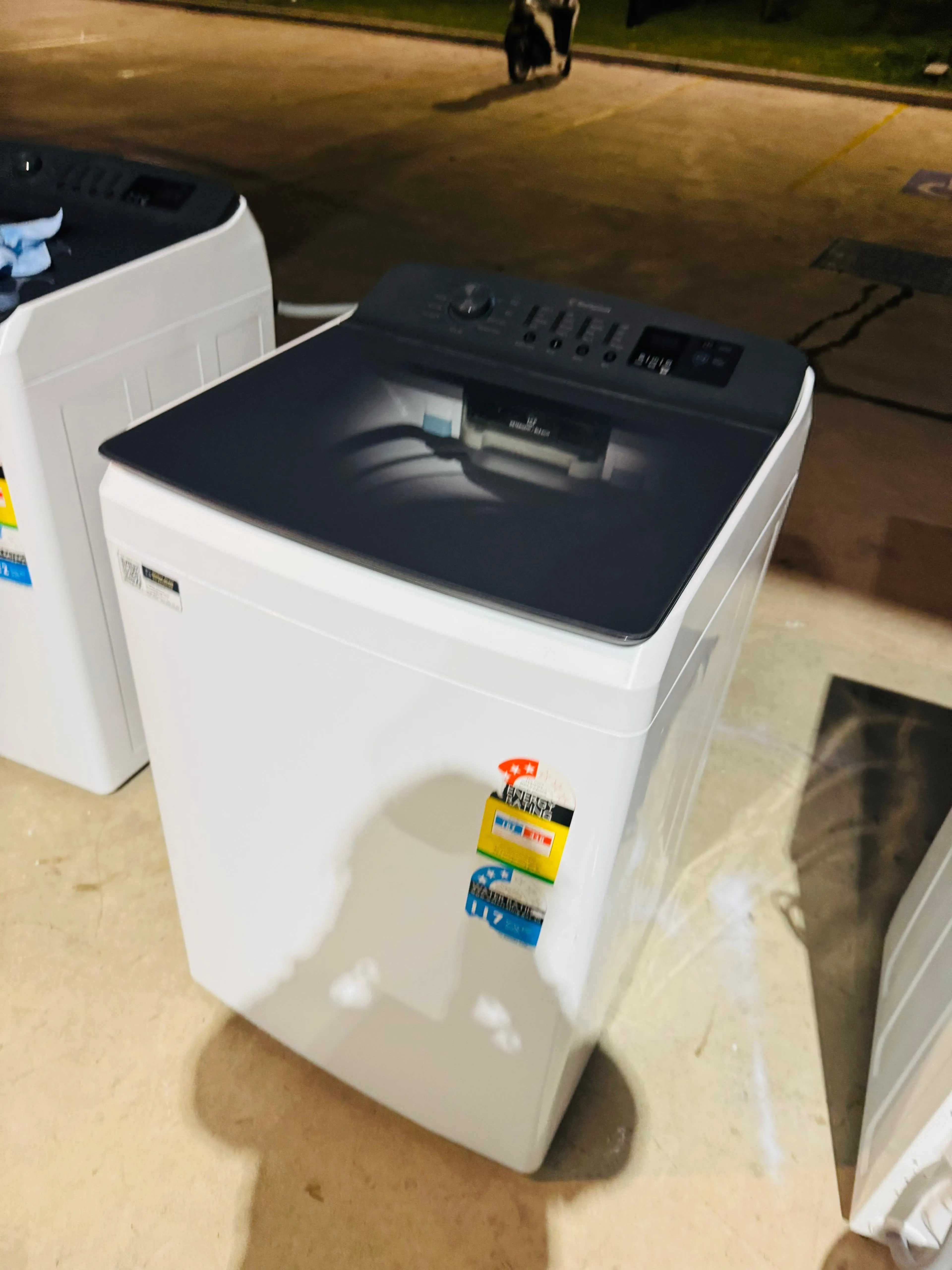 **WESTINGHOUSE 8 KGS TOP LOADER WASHING MACHINE**