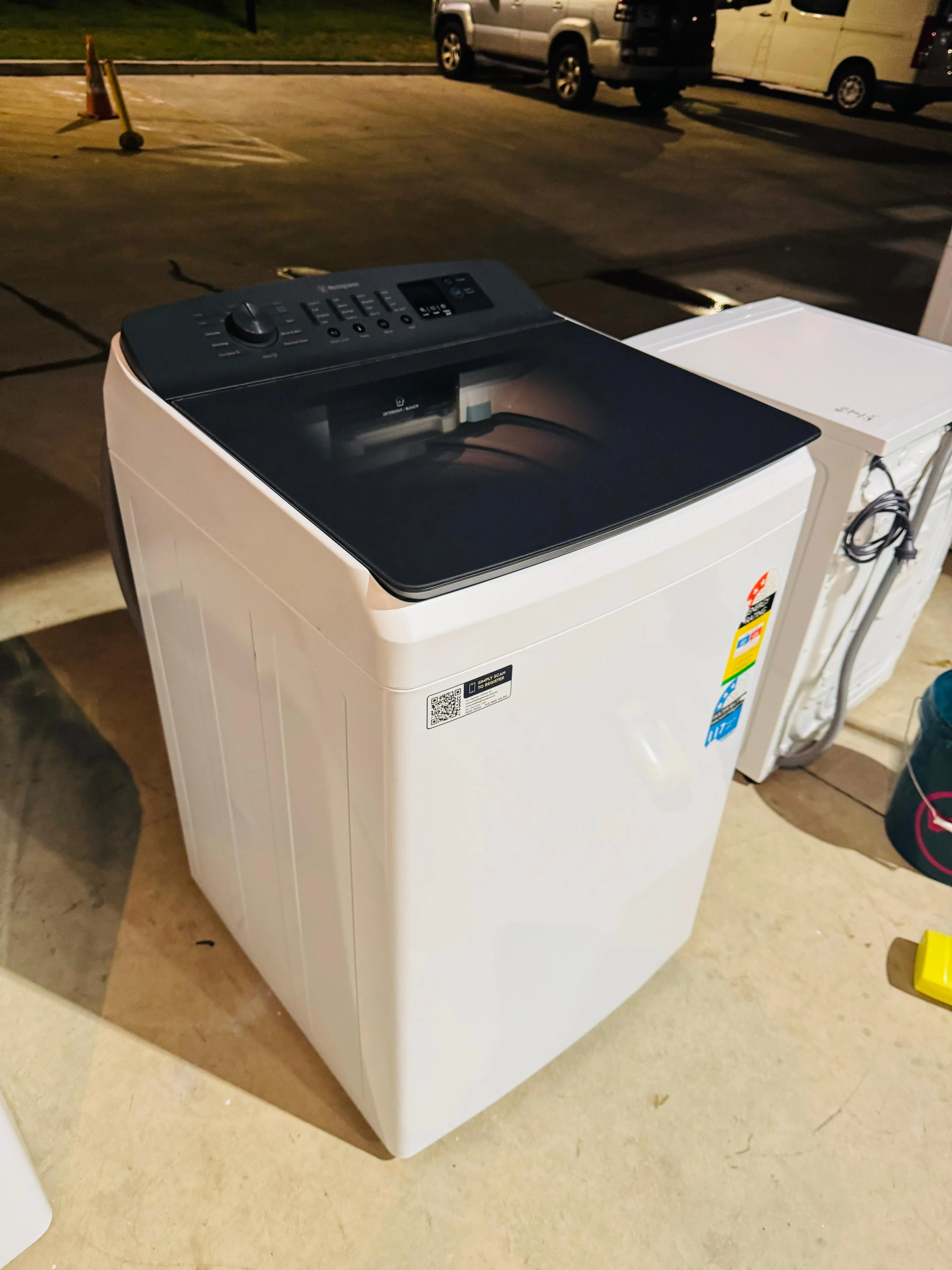 **WESTINGHOUSE 8 KGS TOP LOADER WASHING MACHINE**