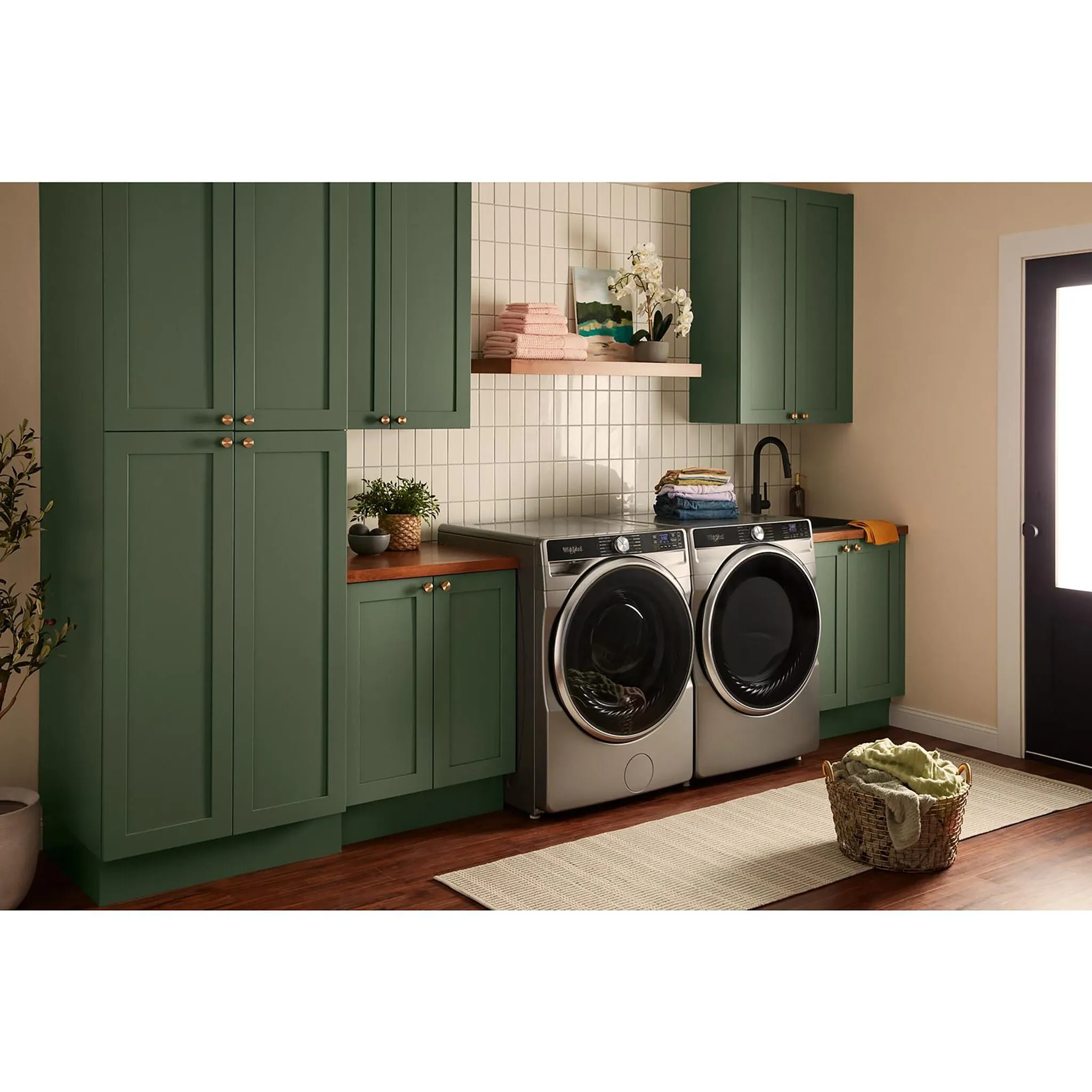 Whirlpool Radiant Silver Front-Load Washer with FreshFlow Vent System (5.8 Cu.Ft.) - WFW6720RR
