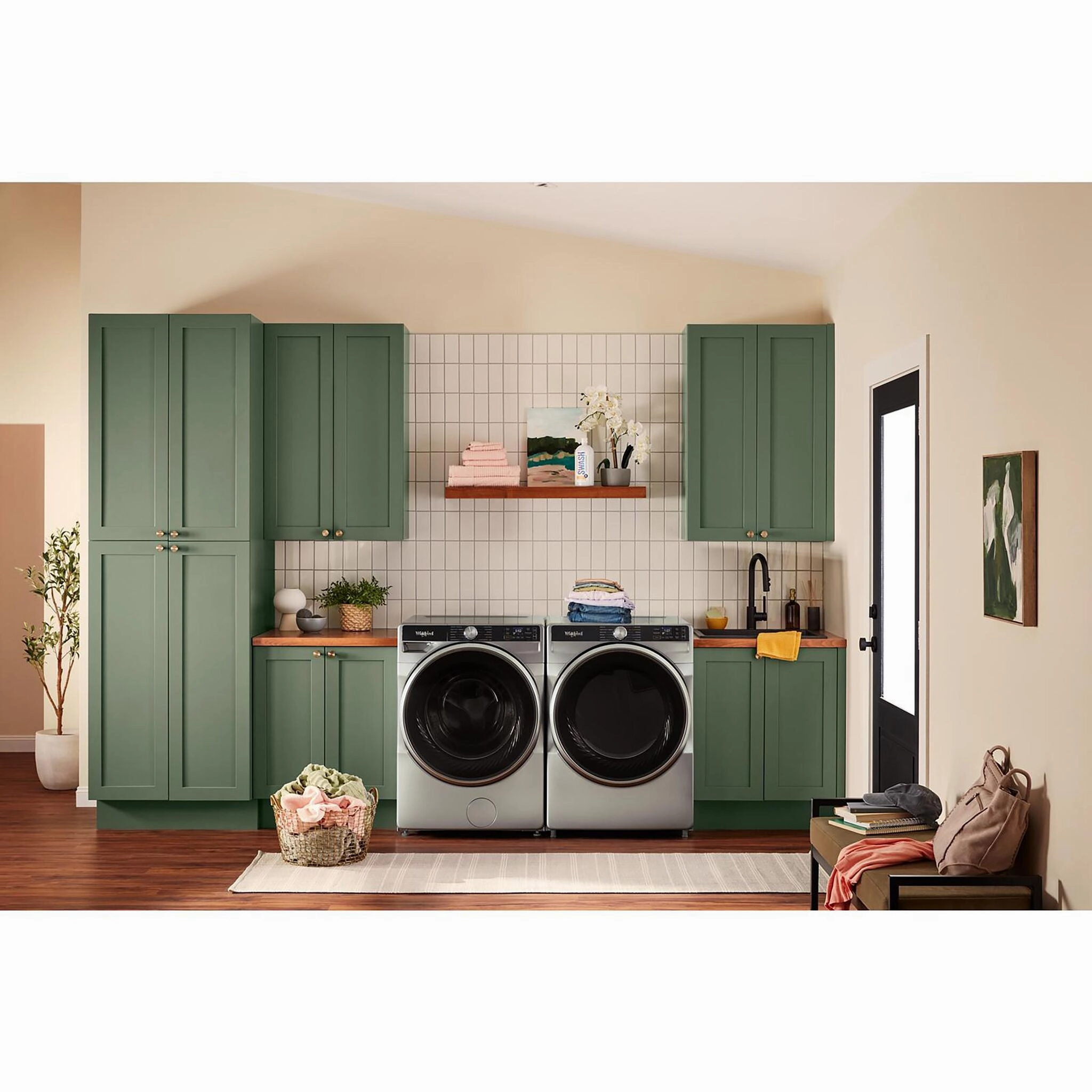 Whirlpool Radiant Silver Gas Dryer (7.4 Cu.Ft.) - WGD5720RR